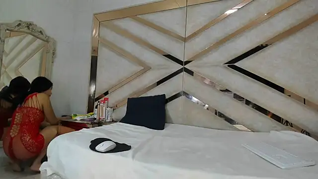 Snapshot of AuroraHoney32 chatting on 05.19.26 AuroraHoney32 online show from 05.19.26