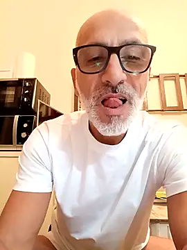 Snapshot of circusmale chatting on 05.17.26 circusmale online show from 05.17.26