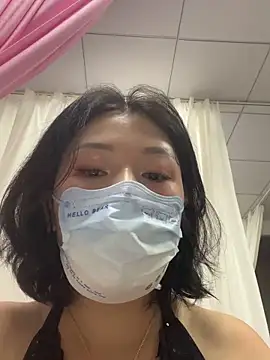 Snapshot of milkwine chatting on 05.19.26 milkwine online show from 05.19.26