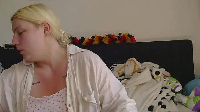 Snapshot of josi-420 chatting on 06.23.26 josi-420 online show from 06.23.26