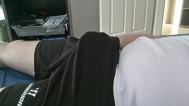 Snapshot of horny-bear89 chatting on 05.27.26 horny-bear89 online show from 05.27.26