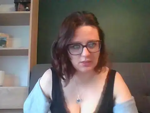 Snapshot of sensual_paris chatting on 05.12.26 sensual paris online show from 05.12.26