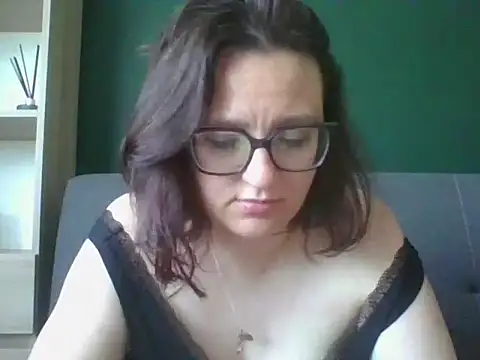 Snapshot of sensual_paris chatting on 05.26.26 sensual paris online show from 05.26.26