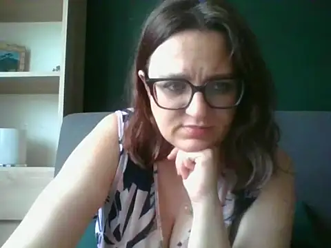 Snapshot of sensual_paris chatting on 06.10.26 sensual paris online show from 06.10.26