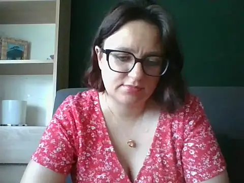 Snapshot of sensual_paris chatting on 06.25.26 sensual paris online show from 06.25.26