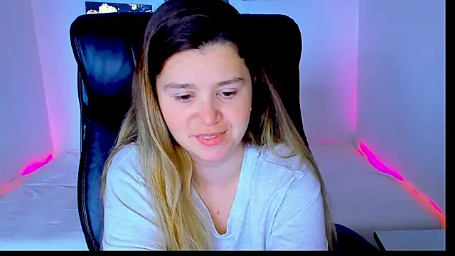 Snapshot of Natali_Secret chatting on 05.27.26 Natali Secret online show from 05.27.26