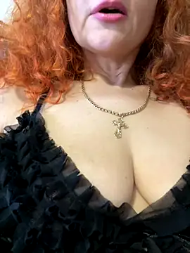 Snapshot of kisulya chatting on 10.18.25 kisulya online show from 10.18.25