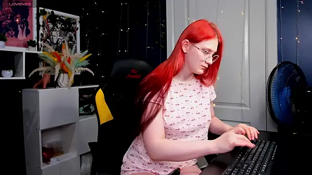 Snapshot of Queen_Milena chatting on 06.25.26 Queen Milena online show from 06.25.26