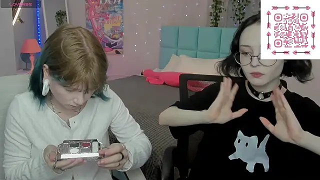 Snapshot of Lilac-Muse chatting on 05.15.26 Lilac-Muse online show from 05.15.26
