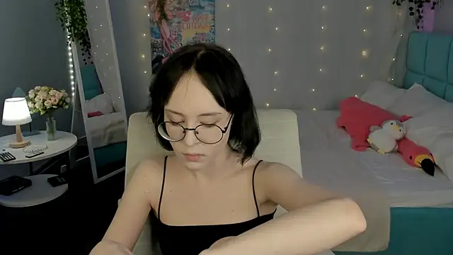 Snapshot of Lilac-Muse chatting on 06.16.26 Lilac-Muse online show from 06.16.26