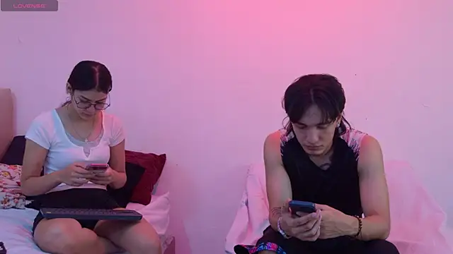 Snapshot of sweetauracouple chatting on 05.18.26 sweetauracouple online show from 05.18.26
