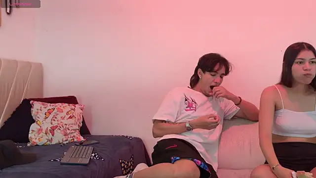 Snapshot of sweetauracouple chatting on 05.24.26 sweetauracouple online show from 05.24.26