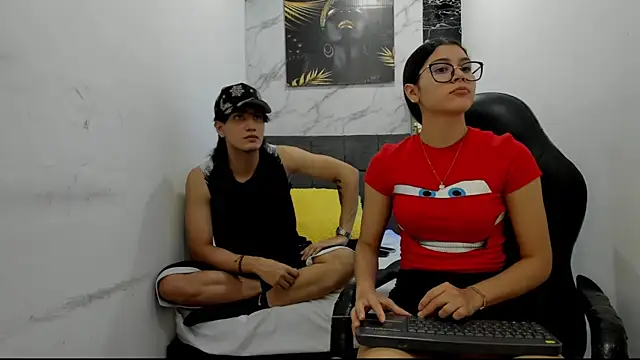 Snapshot of sweetauracouple chatting on 07.06.26 sweetauracouple online show from 07.06.26