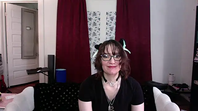 Snapshot of AnnywnBelle chatting on 05.28.26 AnnywnBelle online show from 05.28.26