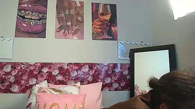 Snapshot of EnchantingLisa chatting on 06.17.26 EnchantingLisa online show from 06.17.26