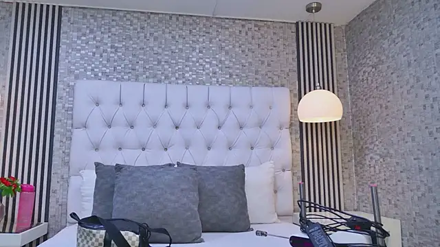 Snapshot of VioletSweetts chatting on 05.19.26 VioletSweetts online show from 05.19.26