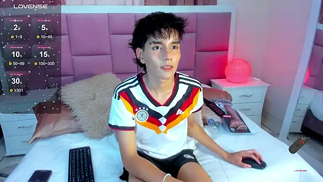 Snapshot of christopher_robin4 chatting on 05.30.26 christopher robin4 online show from 05.30.26