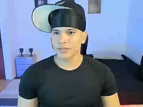 Snapshot of sant_wahlberg chatting on 07.21.26 sant wahlberg online show from 07.21.26