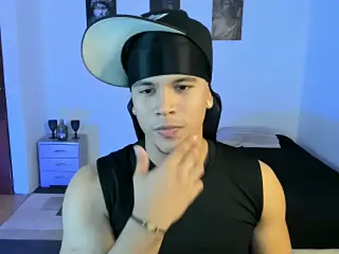 Snapshot of sant_wahlberg chatting on 07.22.26 sant wahlberg online show from 07.22.26