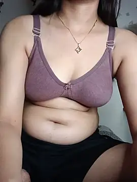 Snapshot of sexy_pritii chatting on 05.13.26 sexy pritii online show from 05.13.26