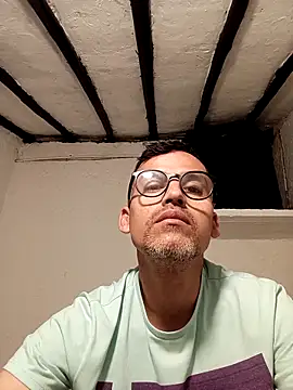 Snapshot of jairo43 chatting on 04.29.26 jairo43 online show from 04.29.26