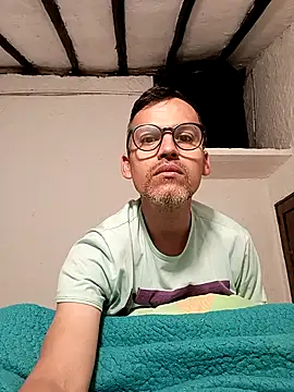 Snapshot of jairo43 chatting on 04.30.26 jairo43 online show from 04.30.26