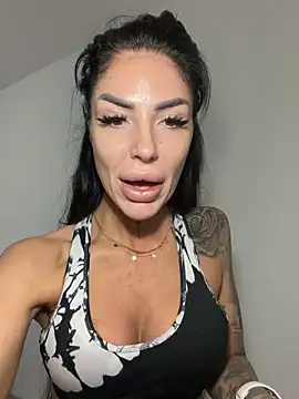 RaquelleXO online show from 05.20.26