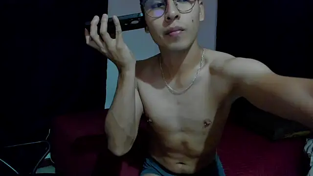 Snapshot of AntoniodeArmas chatting on 05.04.26 AntoniodeArmas online show from 05.04.26