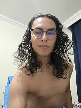 Snapshot of AntoniodeArmas chatting on 06.01.26 AntoniodeArmas online show from 06.01.26