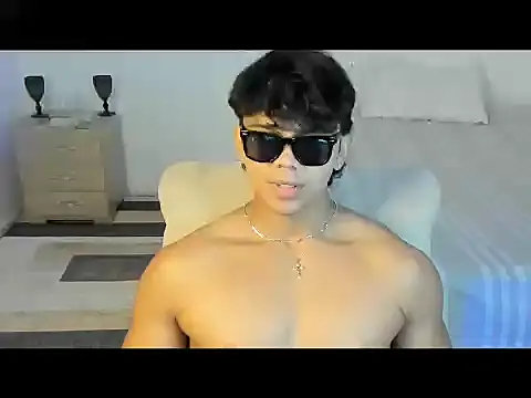 Snapshot of noahprada chatting on 05.22.26 noahprada online show from 05.22.26