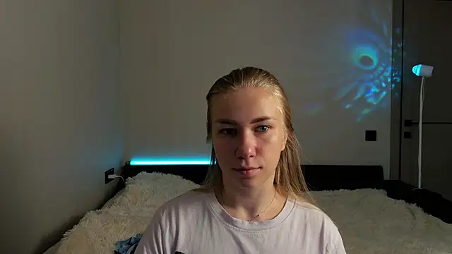 Snapshot of AnnaAlexArti chatting on 06.25.26 AnnaAlexArti online show from 06.25.26