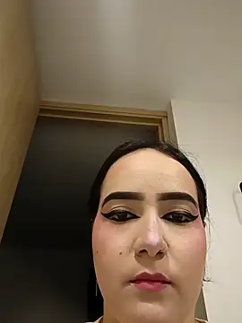 Snapshot of lucyparker_28 chatting on 05.18.26 lucyparker 28 online show from 05.18.26