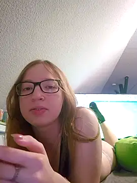 Snapshot of Freaky-Doll chatting on 05.31.26 Freaky-Doll online show from 05.31.26