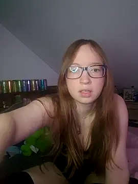 Snapshot of Freaky-Doll chatting on 06.08.26 Freaky-Doll online show from 06.08.26