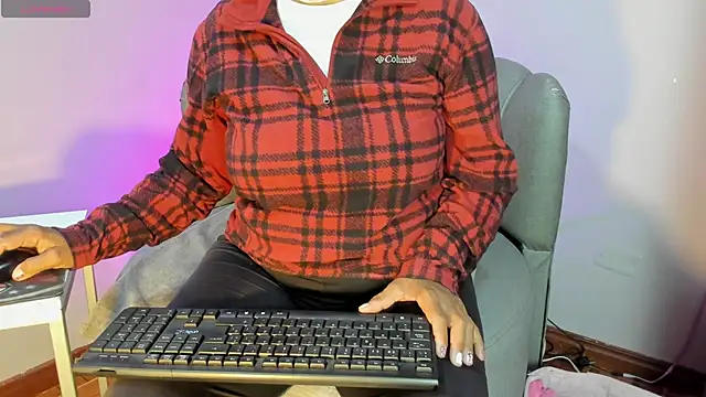 Snapshot of Roxanna_moore chatting on 07.01.26 Roxanna moore online show from 07.01.26
