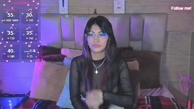Snapshot of mia_smoke_ chatting on 06.25.26 mia smoke online show from 06.25.26