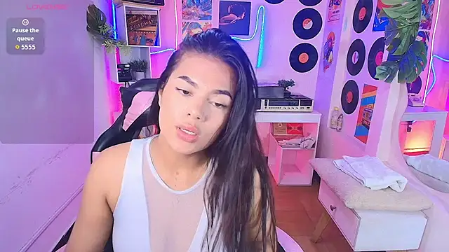 Snapshot of Duulce_mia chatting on 07.17.26 Duulce mia online show from 07.17.26