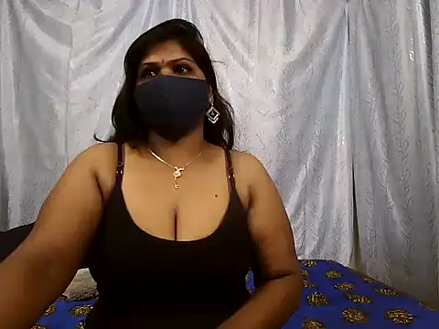 Snapshot of magilyatchini chatting on 07.29.26 magilyatchini online show from 07.29.26