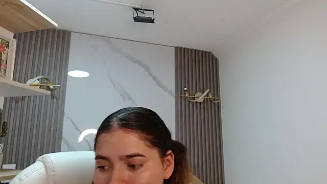 Snapshot of Laurha_ chatting on 05.19.26 Laurha online show from 05.19.26