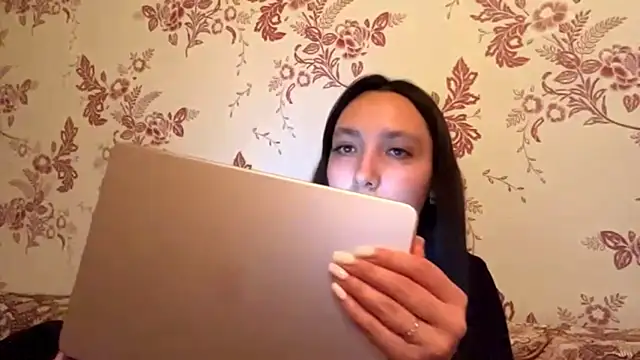 SheeringGape online show from 06.02.26