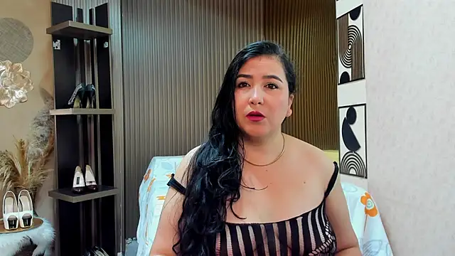 Snapshot of BBWLuxuryMuse chatting on 05.03.26 BBWLuxuryMuse online show from 05.03.26