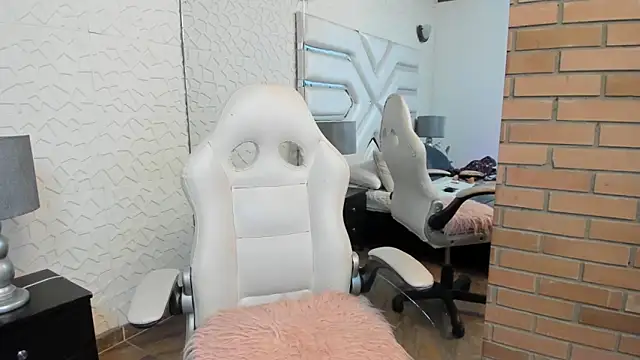 Snapshot of KattyLilli chatting on 06.15.26 KattyLilli online show from 06.15.26
