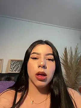 Snapshot of mia_valentine__ chatting on 07.23.26 mia valentine online show from 07.23.26