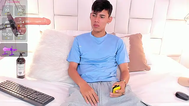 Snapshot of JacobFerrer chatting on 05.27.26 JacobFerrer online show from 05.27.26