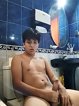 Snapshot of Julio0410 chatting on 05.08.26 Julio0410 online show from 05.08.26