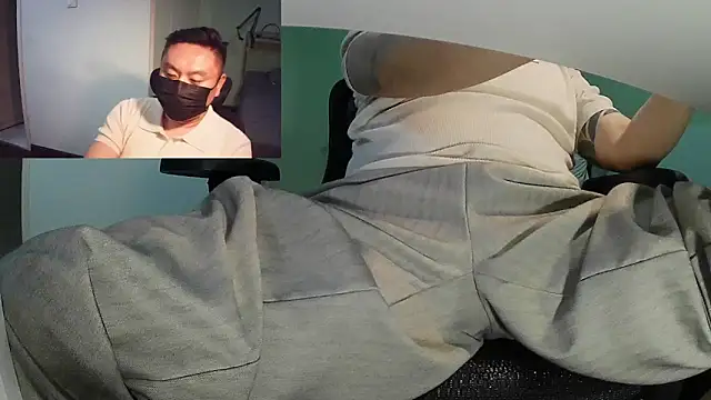 Snapshot of mrcake666 chatting on 05.15.26 mrcake666 online show from 05.15.26