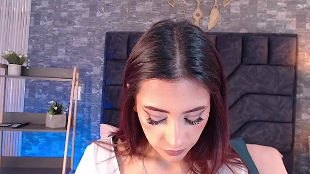 Snapshot of emy_fg chatting on 05.16.26 emy fg online show from 05.16.26