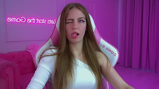 Snapshot of SofiaSarvains chatting on 07.06.26 SofiaSarvains online show from 07.06.26