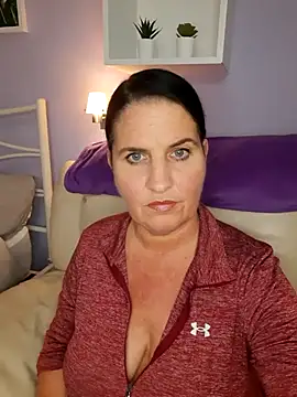 Snapshot of Velvet-Milf chatting on 05.16.26 Velvet-Milf online show from 05.16.26