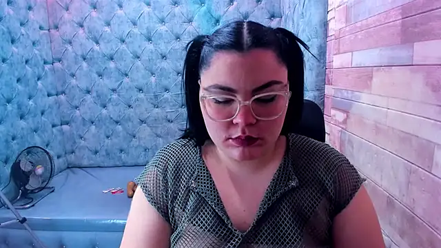 Snapshot of Sweet_Nova_ chatting on 05.19.26 Sweet Nova online show from 05.19.26
